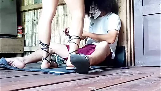 Spor salonu partnerim teneffüste bana iyi bir sikiş veriyor, beni çabucak boşalttı