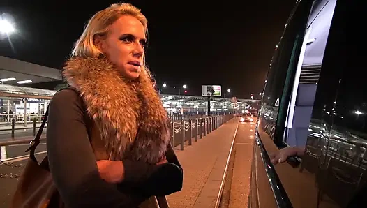 Pick up do aeroporto - Sasha Steele