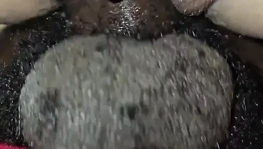 Irklararası ıslak amcık büyük zenci yarağıyla sikişiyor