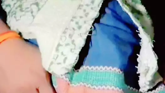 Göğüslerimi tut ve sert okşa, yukarı aşağı hareket ettir, okşa ve onlarla çok oyna, çok eğlen, ayrıca eğlen