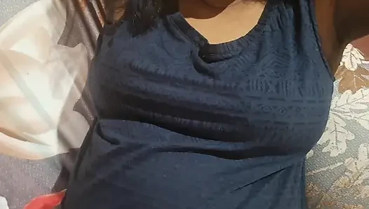 Gerçek Asyalı orta yaşlı seksi kadın ev yapımı gerçek video