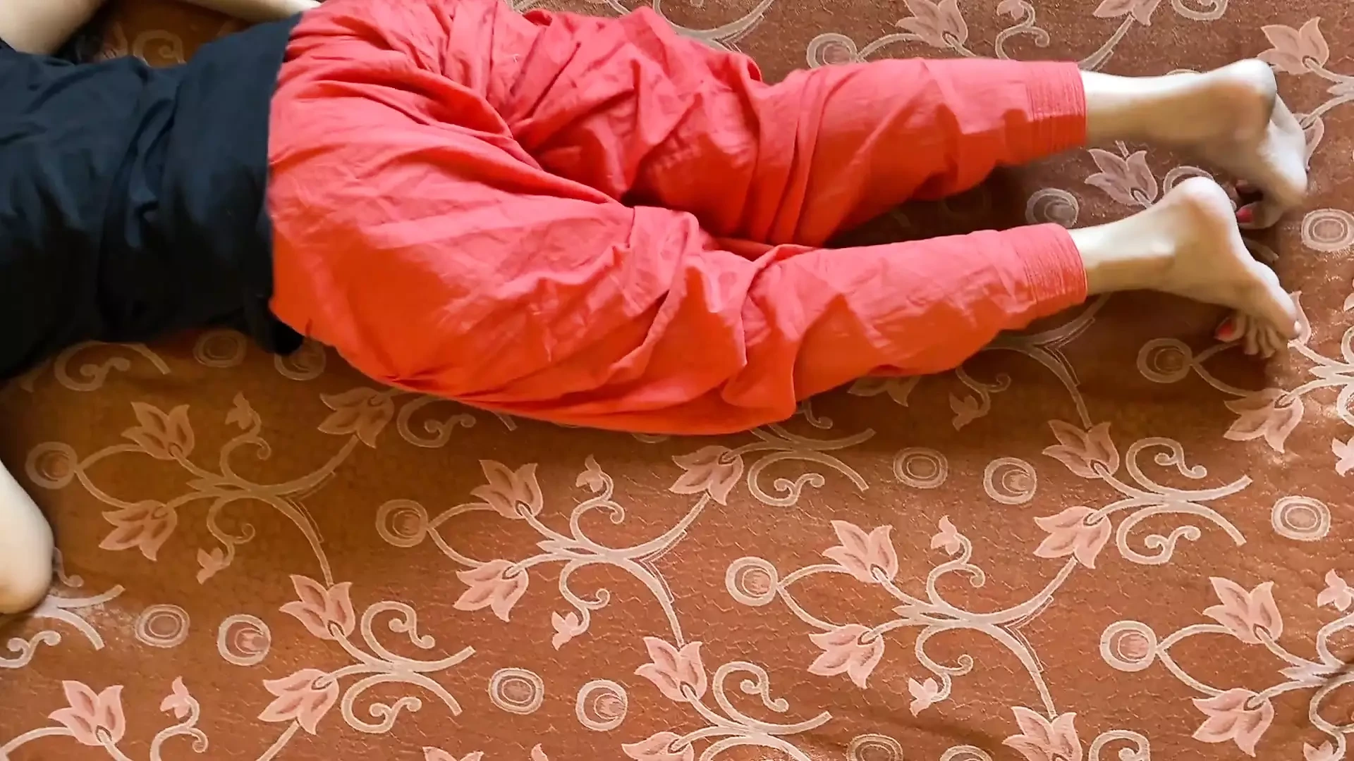 College Girl Student Ne college Ke Chokidar Ke sath Bitai Raat Desi Chudai Full HD Video