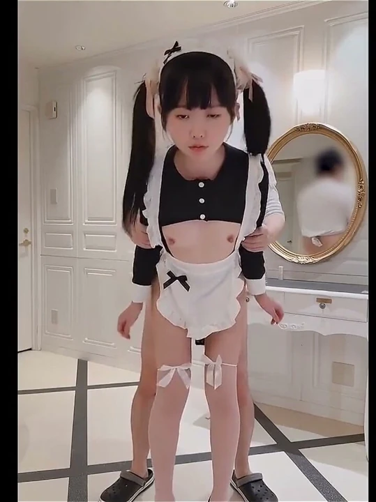 Sapık tıknaz ayakkabıların ters hizmetçi tasarımında sana öğreten edepsiz bir desen var