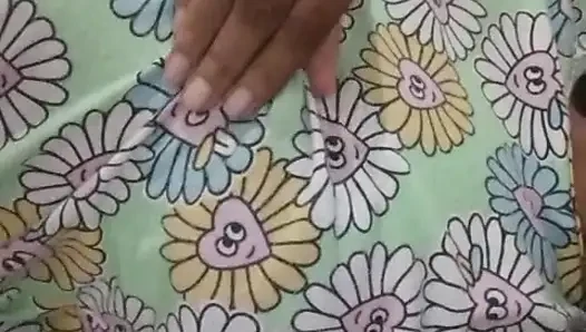 18+ üniversiteli kız büyük göğüsleri ve ıslak Sri Lankalı yerel ile ilk kez musterbate oluyor