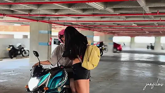 GELIYORUM! Kız arkadaşımın nehirde dölüyle parmaklarımı ıslatmak ne kadar iyi hissettiriyor