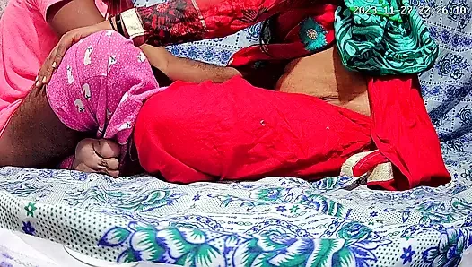 Hintli dasi oğlan ve hemşire ormanda seks yapıyor