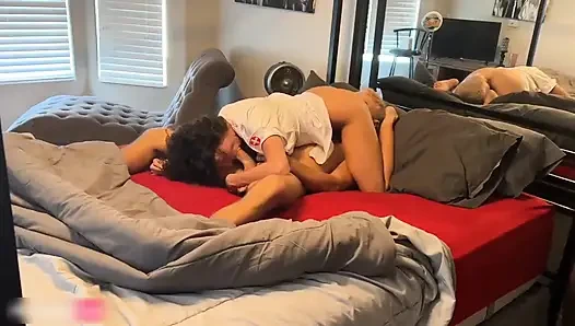 Yaramaz hemşire hastalandığında bir adamı nasıl daha iyi hissettirecek biliyor