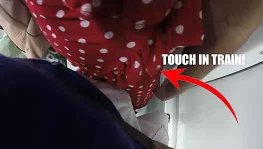 Tepkisini görmek için trende yarağına dokundu ve hoşuna gitti!