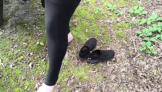 Порка задницы, сисек и киски на площадке для барбекю