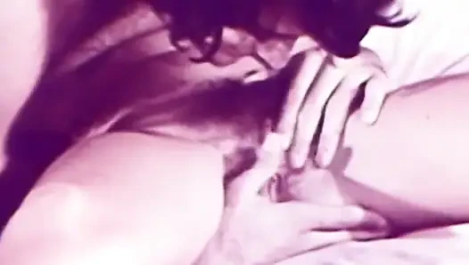 Öpüşme yalama parmaklama retro orgazm