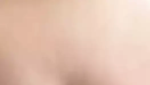 O kıçını büyük bir çük üzerinde geri al