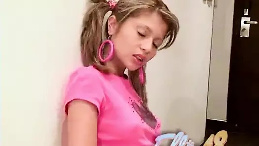 Seksi genç ellie 18 olduğunu sürtme ona kedi