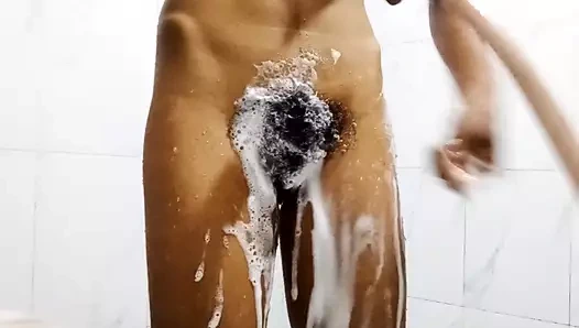 Harika desi kız banyo yapıyor bana gelebilirsin