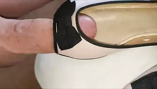 Hizmetçinin pompaları bir sikişiyor