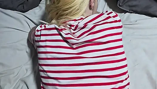 Sevimli sarışın domalarak sikiliyor