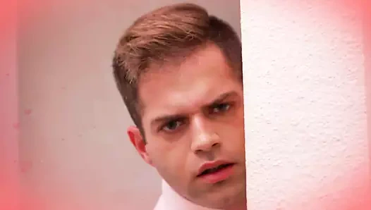 Sislovesme - şehvetli herif iç çamaşırını koklarken yakalanan seksi sarışın bebek tahrik oluyor