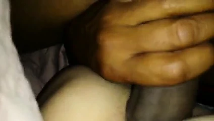 Yarak üstünde oturup kalkıyor