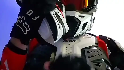 Yeni nike spor ayakkabılar ve en sevdiğim motocross ekipmanları beni çok sert yaptı