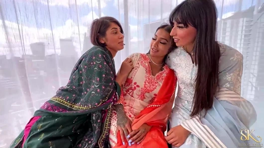 SAHARA KNITE - Desi Bhabhi Threesome