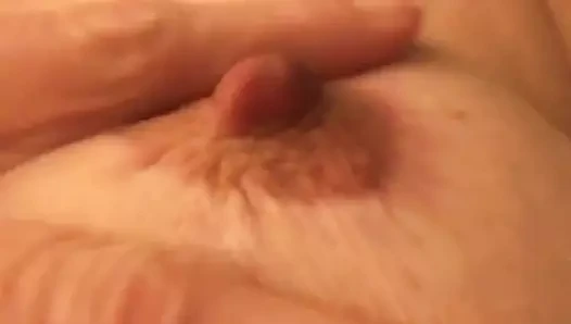 65 yaşındaki büyükanne göğüsleri