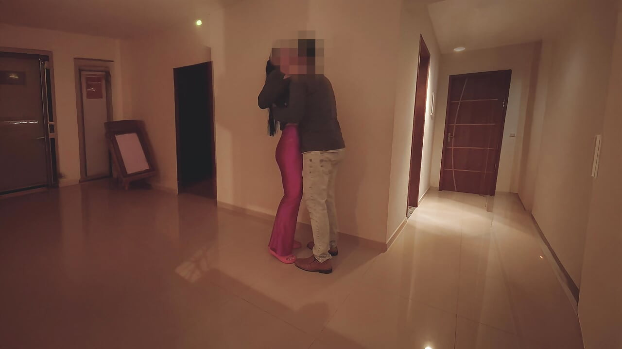 Ateşli evli kadın bina partisinde sikiliyor - ağzına boşalma