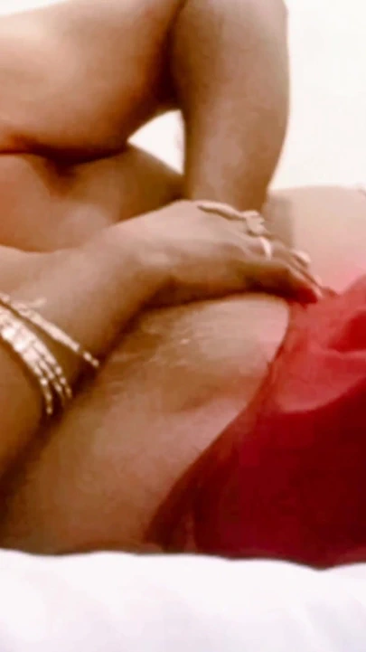 Hintli sünnetsiz tamil iri güzel üvey kız kardeş Latha'nın büyük göğüslerini emiyor ve renu'nun kocası tarafından anal domaltılarak sikiliyor! Indianhotwifex