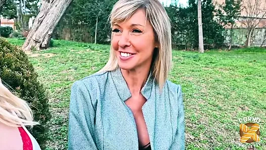 Kyara Emmy'ye kız kıza seks zevkini öğretiyor