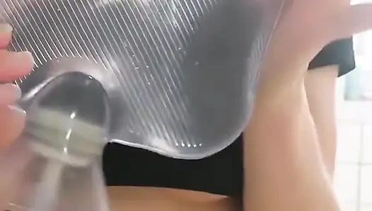 Küçük götüme tam bir torba su akıyor!