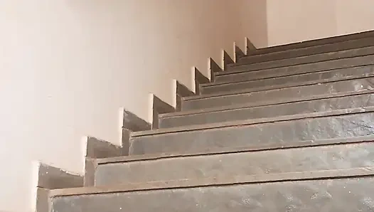 Beni çekiçle sikiyor