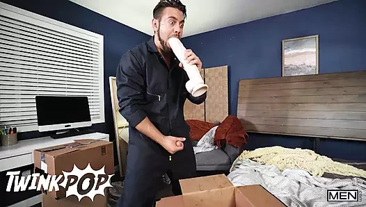 Profesyonel hareketçi Dante Colle sert yarağıyla deliğini sikerek Nate Grimes'e yardım ediyor - twinkpop