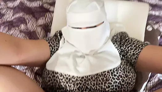 Güzel gözlü Türk xxx video kızı sert bir yarak ve çok döl alıyor