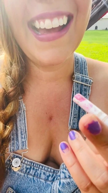 Фермерша курит во время капитального ремонта