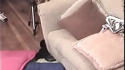 Olgun orta yaşlı seksi kadın kalın yarağı götüne sokuyor