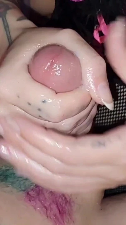 Незабываемый момент из "Супер не дает дойти до оргазма, дрочка от альт-тинка делает несколько фонтанов спермы"