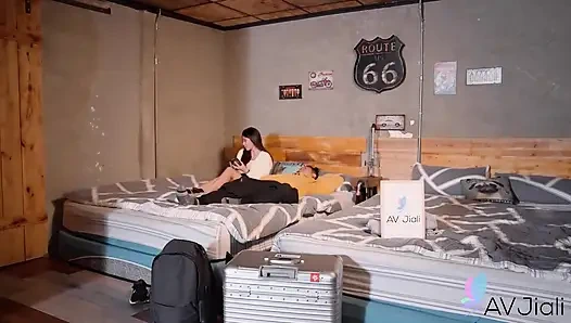 Kötü kötü ve sevgilisi arkadaşı ve erkek arkadaşıyla bir hafta sonu geçiriyor.