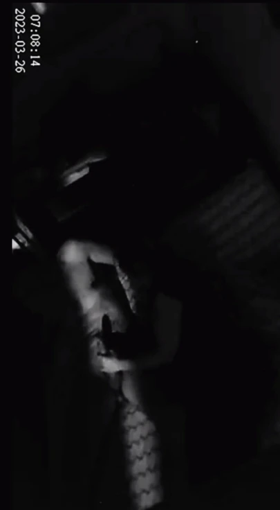 Неверную жену сняли на видео минет любовника перед камерой дома