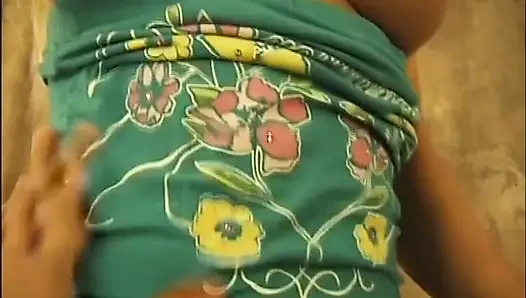 Büyük memeli marketa tarafından sikimi emdiriyorum