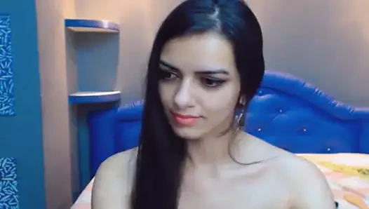 Sıcak latina sürtük seviyor ekleme onu oyuncak üzerinde kedi