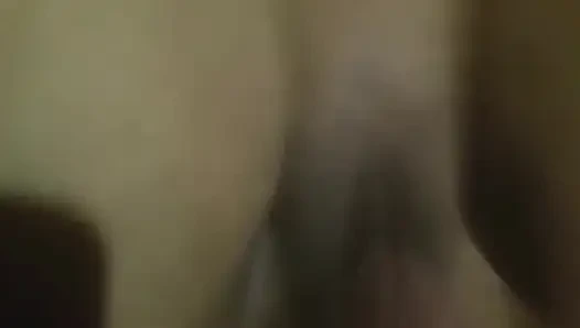 Erkek Evli Karina'nin Vajinasini Okşayan Adam