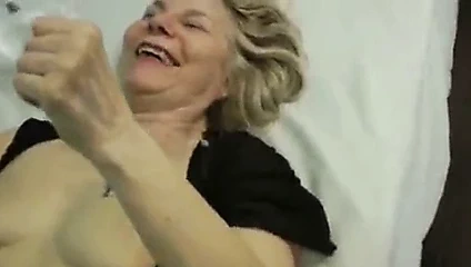 Une mamie qui veut encore baiser