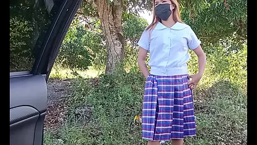 Seksi Asyalı kız öğrenci herkesin içinde seks yapıyor