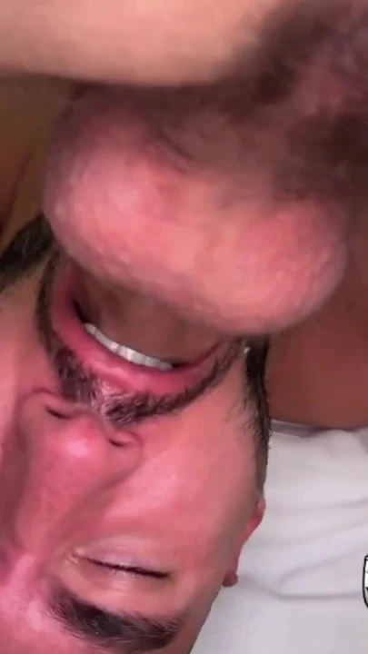 AndoliniXXL - Latino twink'in ağzına derin boğaz ve sulu sikme | Bölüm 1
