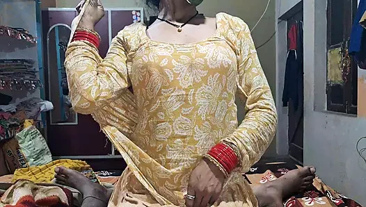 Hintli kız sert ve derinden sikiliyor