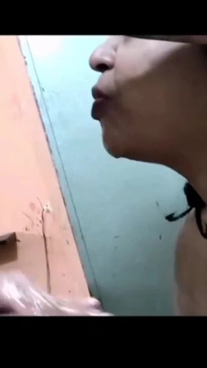 Üvey kız kardeşim emiyor ve sert yüz sikişi ve sikimi gırtlağına kadar sokma sonunda ağzıma boşalıyor | Klip 2