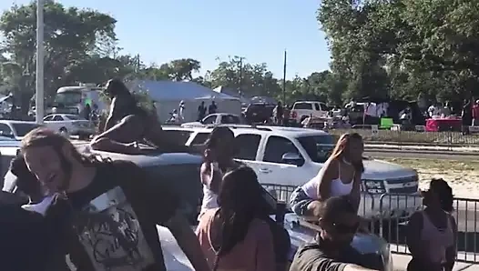 Black beach 2017 benim kasabamda batıyor