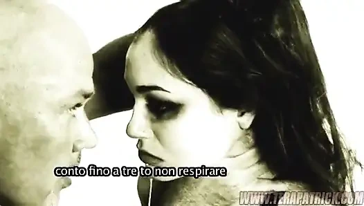 Broken: Sasha Grey, Mark Davis'in yer aldığı sahne 2a