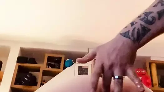 Milf squirts zaman koca parmaklar şaşkın göt