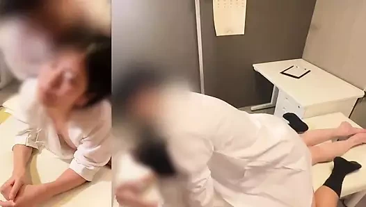 Koca, üzgünüm, hemşirenin karısı hastanede doktor tarafından edepsizce konuşma eğitimi aldı #118