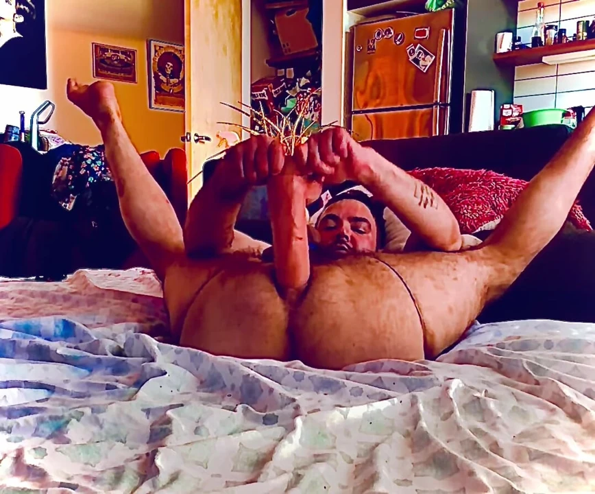Domuz amcığını dildoyla sikiyor