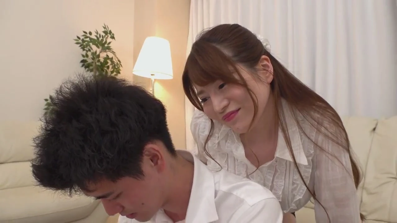 Kurumi Kokoro Keeps Things Hot with Her Sweet Looks and Bold Moves